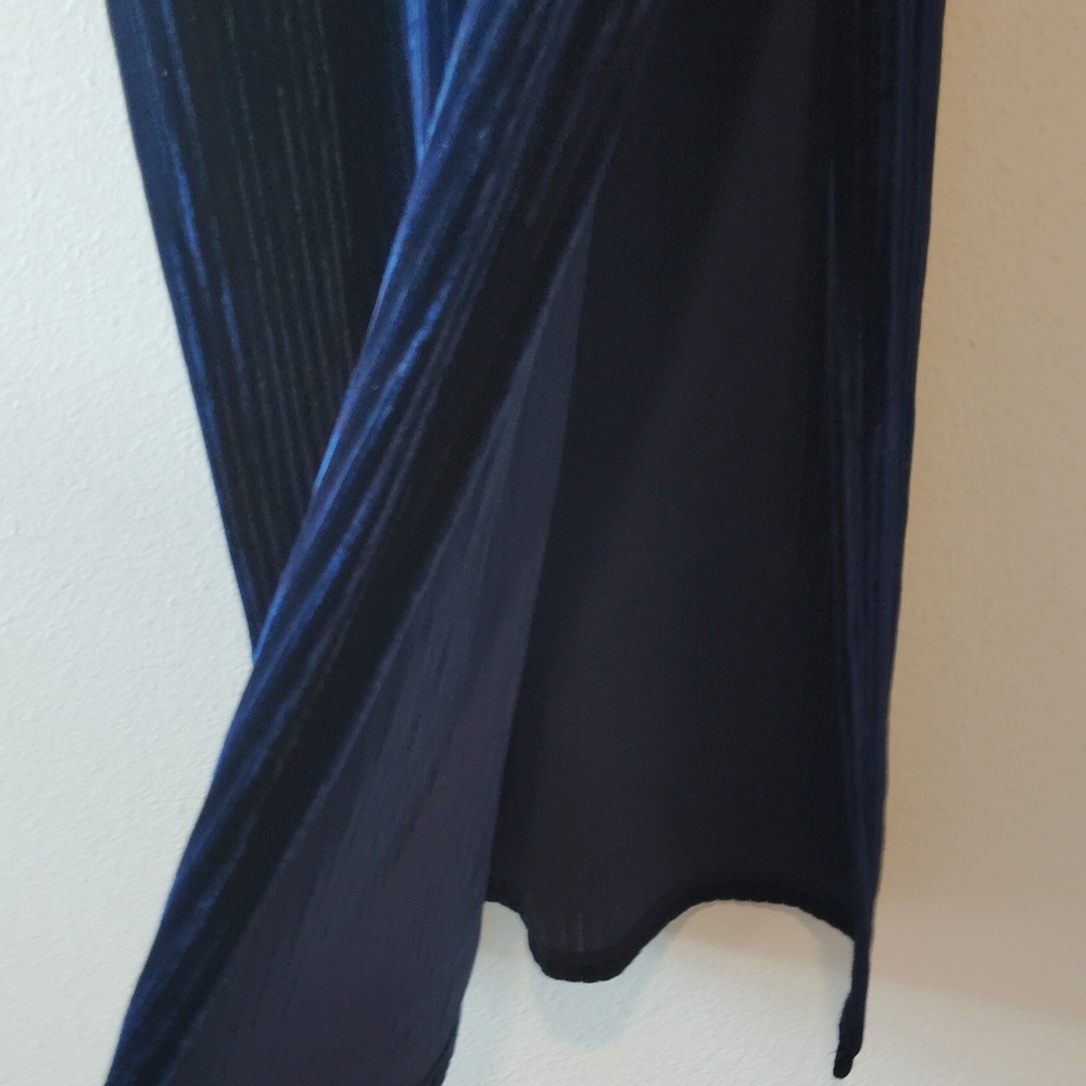 Moon Rise Velvet Sleeveless Dress - Picture 4 of 6